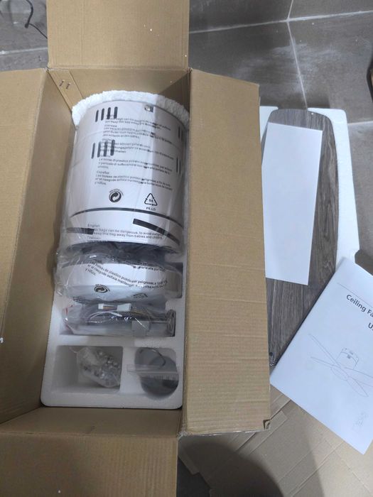 ventilator de tavan cu profil redus de 52” cu lumină, 4 lame, 6 viteze