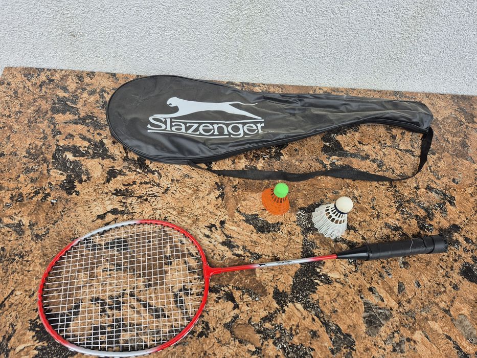 Vând Paleta badminton în stare bună(uzata),originala Disponibila 1