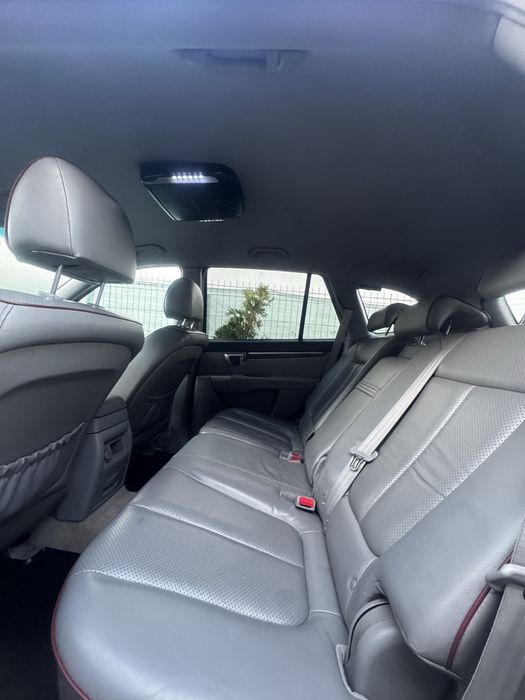 Vand Hyundai Santa fe 2.2 diesel ,4X4  5000 euro usor negociabil