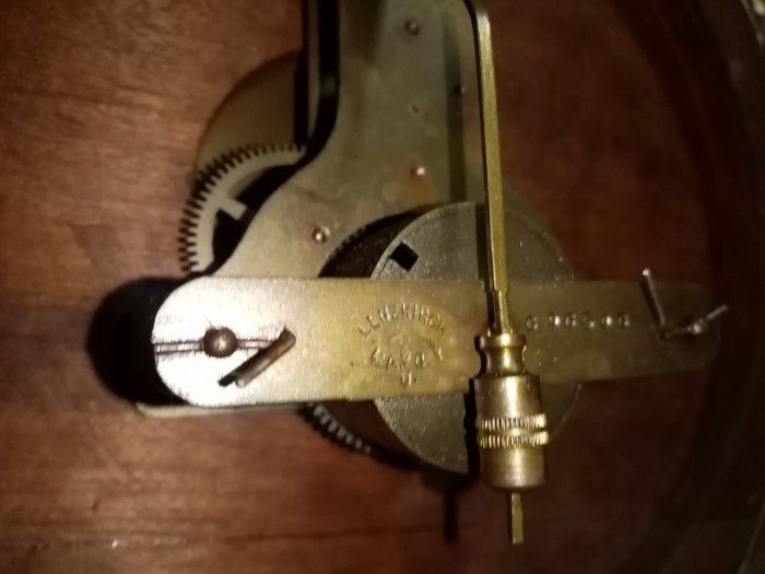 Ceas de perete antic mecanic sec 19 Lenzkirch din alama masiva lucrătu