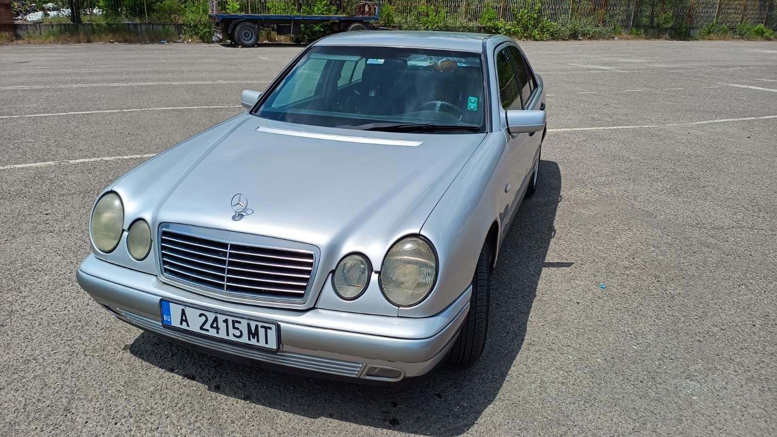 Автомобил Mercedes