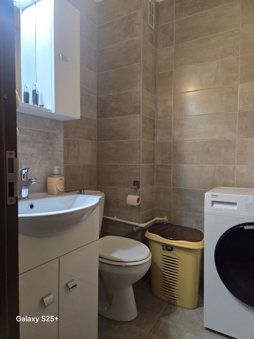 Închiriez, in regim hotelier, apartament cu  3 camere complet mobilat