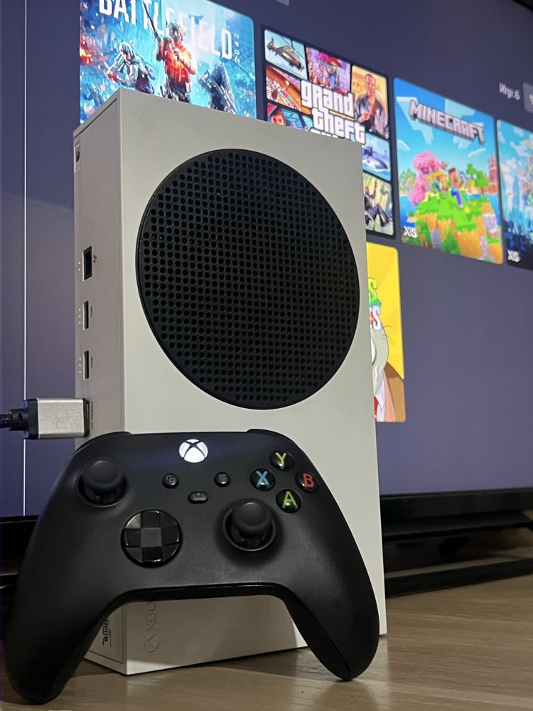 XBOX Series S в отличном состоянии