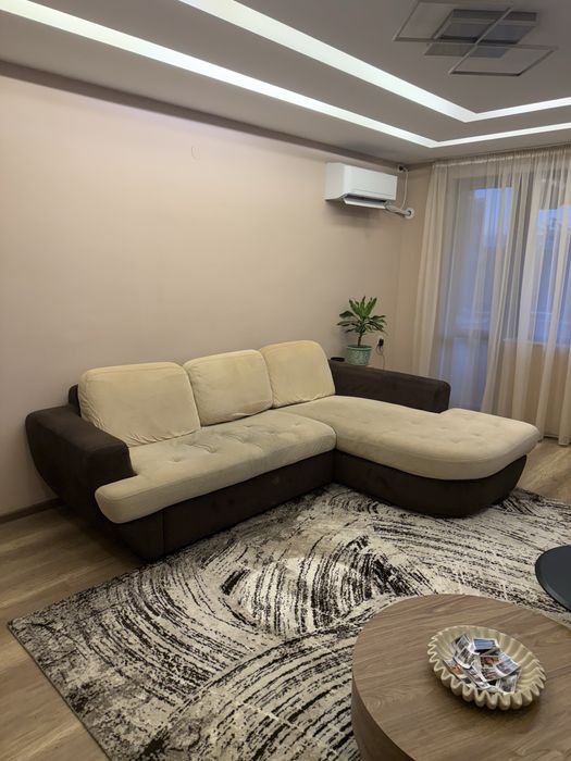 Кафяв ъглов диван