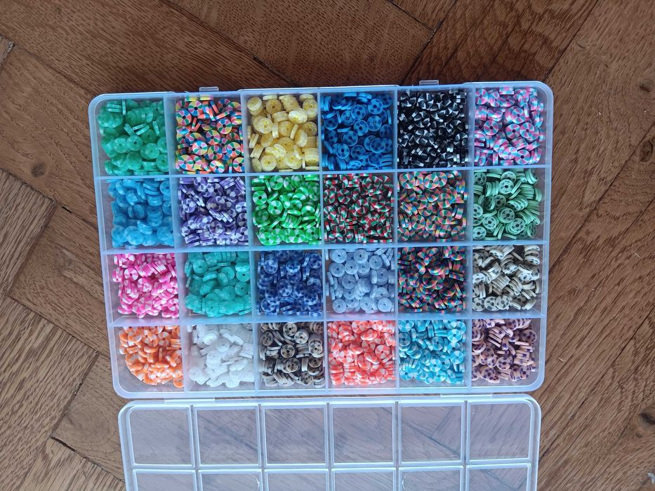 Мъниста за правене на гривни, гердани и други.