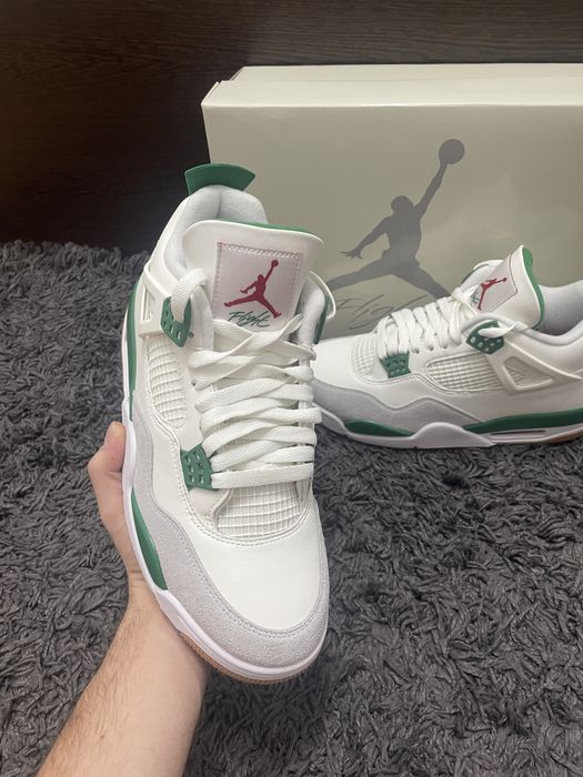 Jordan 4 SB Pine Green