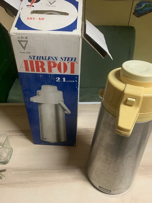 Термус 2.1 литра с помпа.