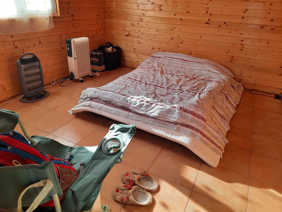 Vand 2500 mp teren intravilan cu cabanuta locuibila Prahova, utilitati