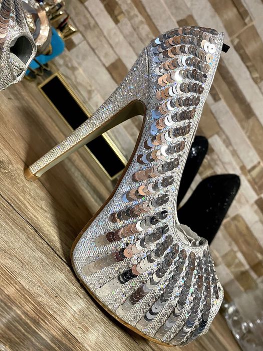 Обувки на висок ток