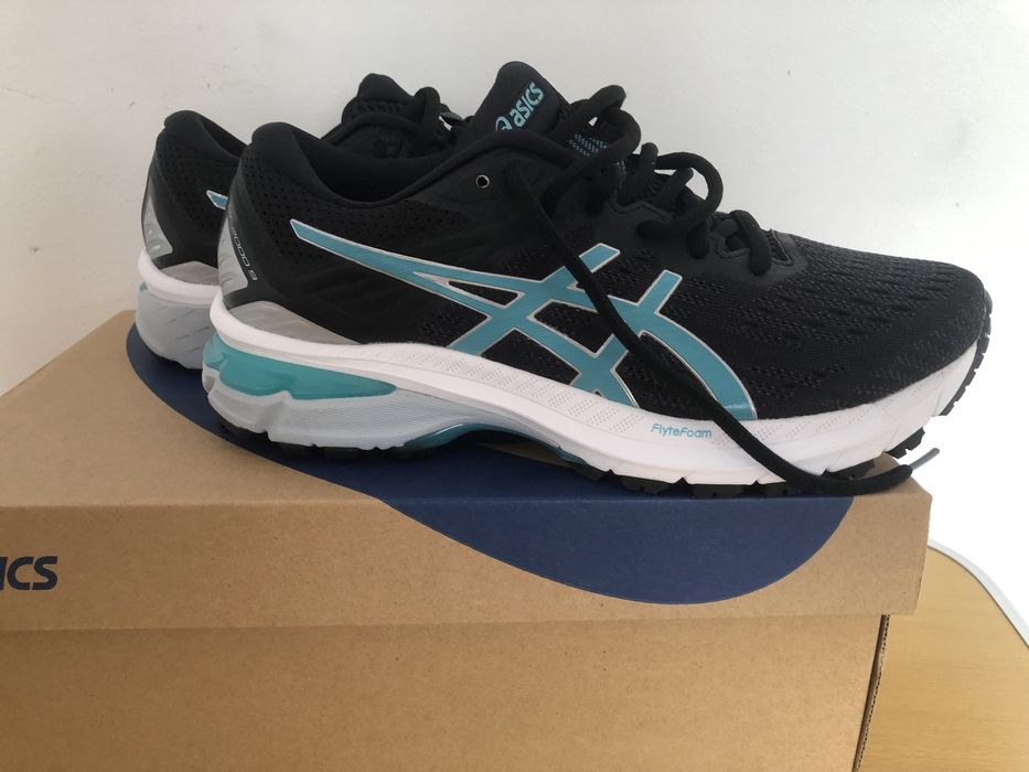 Adidasi ASICS in stare perfecta