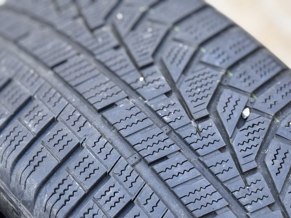 215/55/R17 Hankook Winter 2бр зимни dot3817 3-4mm