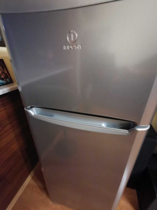 Хладилник с горна камера INDESIT TAN 2S