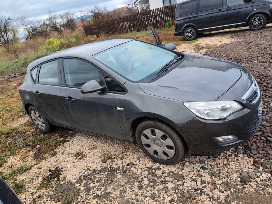 Opel Astra J 2010, 1.4 benzina + GPL