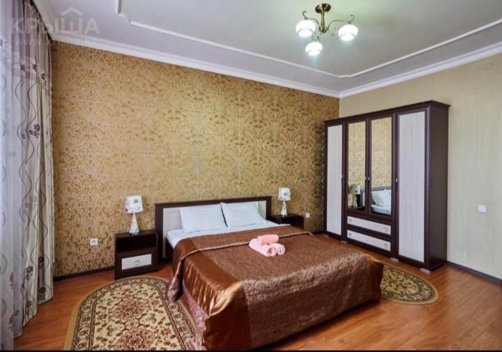 Сдаю посуточно 3 х ком квартиру возле Байтерек