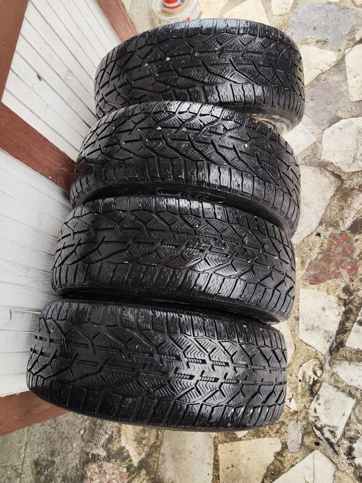 Зимни гуми 225 50 17 4бр. Еднакви