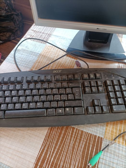 Monitor și tastatura