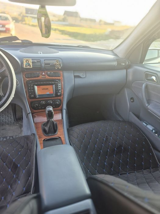 Vând Mercedes c class 180