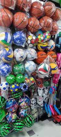 Футбольный мяч волейбольный мяч баскетбольный мяч  цены разные