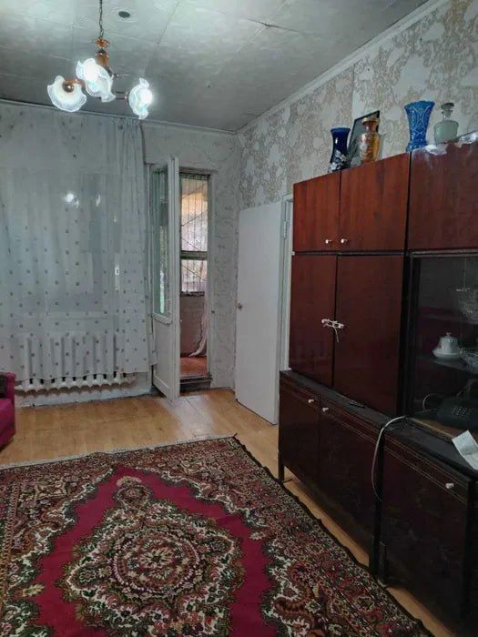 Продаёт Куйлюк 2 массив - 1 ком kvartira 1 этаж есть огород