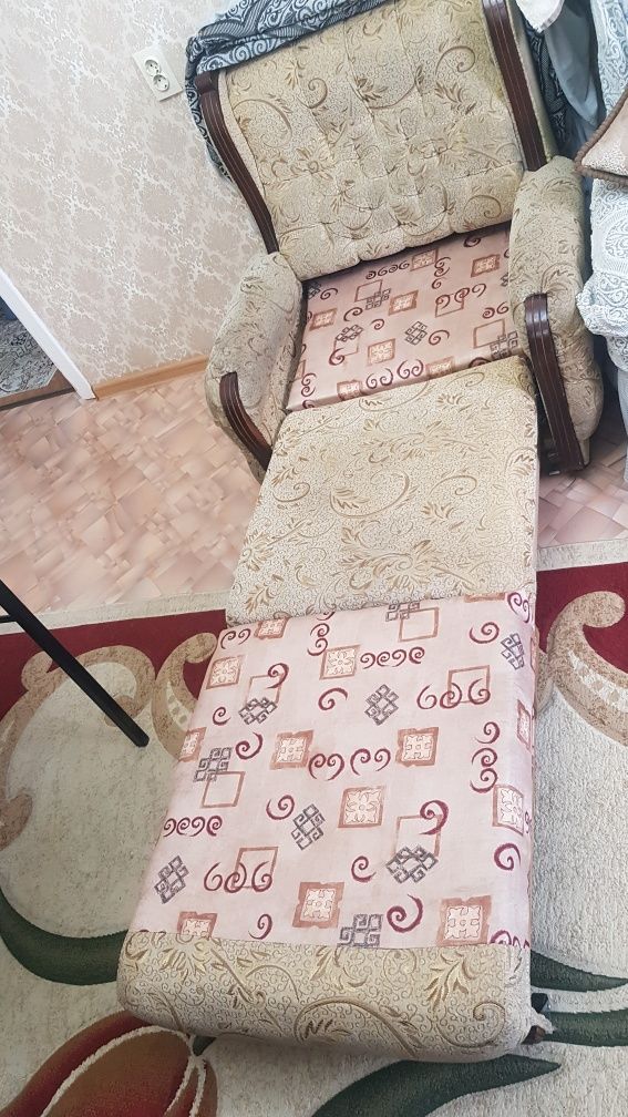 Продам диваны 3,2,1,