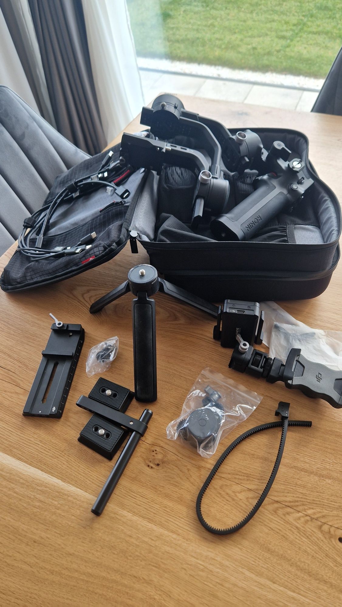 DJI Ronin SC2 Pro Combo Gimbal pe 3 axe (Raven Eye inclus)