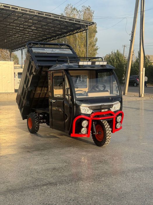 Электромотороллер с кабиной