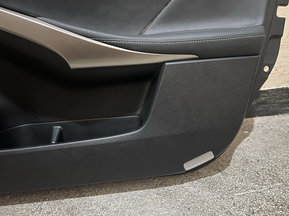 Кори за врати Lexus is 2013-2022г. 250,200t,300,300h,350