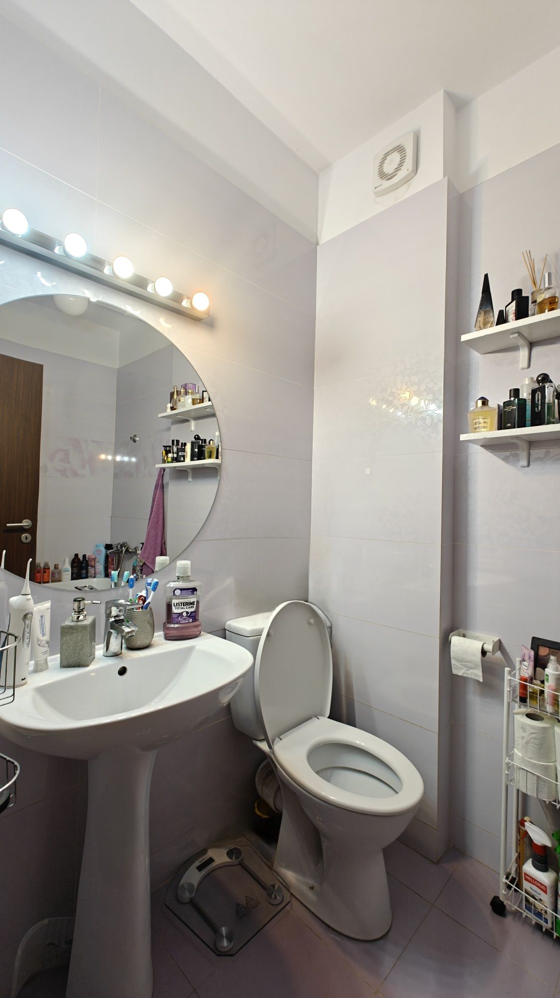 Apartament 2 camere mobilat și loc de parcare in complex rezidential.