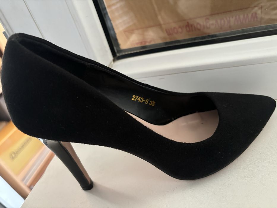 Замшевые туфли на каблуке , в хорошем состоянии .