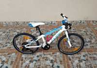 Bicicletă copii 20’ Cube KID Access 200 MTB, 7 viteze, ALUMINIU - albă