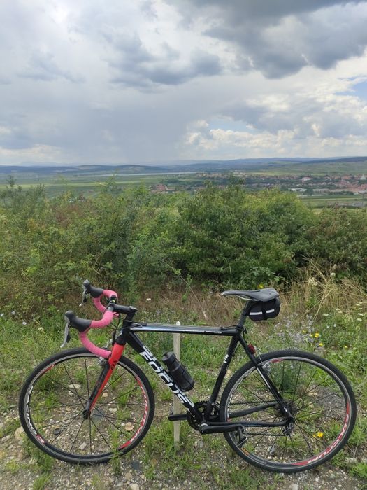 Bicicleta cursiera, gravel Focus Mares