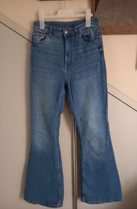 Blugi evazați Bershka