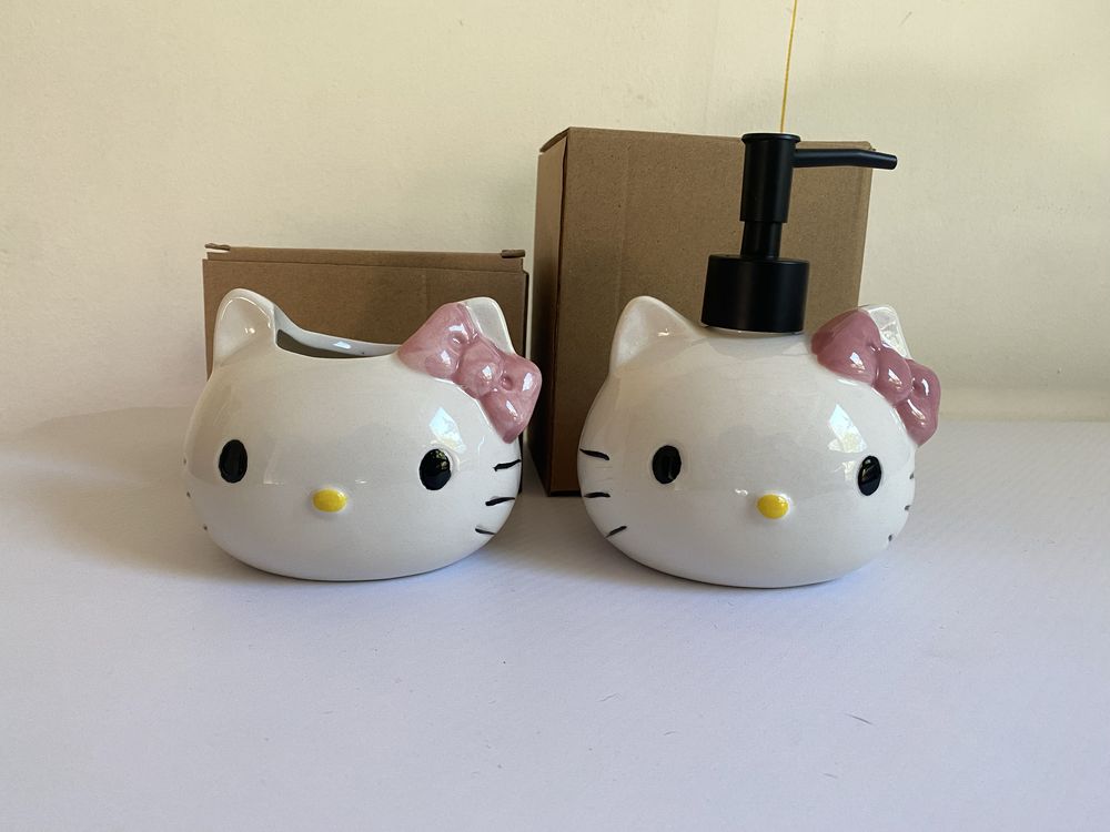Дозатор и поставка Hello Kitty Sanrio