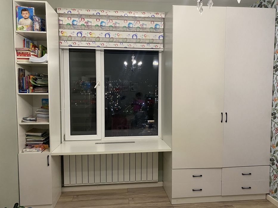 Шкаф со встроенным столом