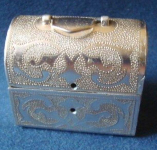 Милая шкатулка сундучок