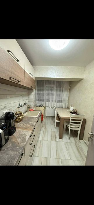 Vând apartament 3 camere