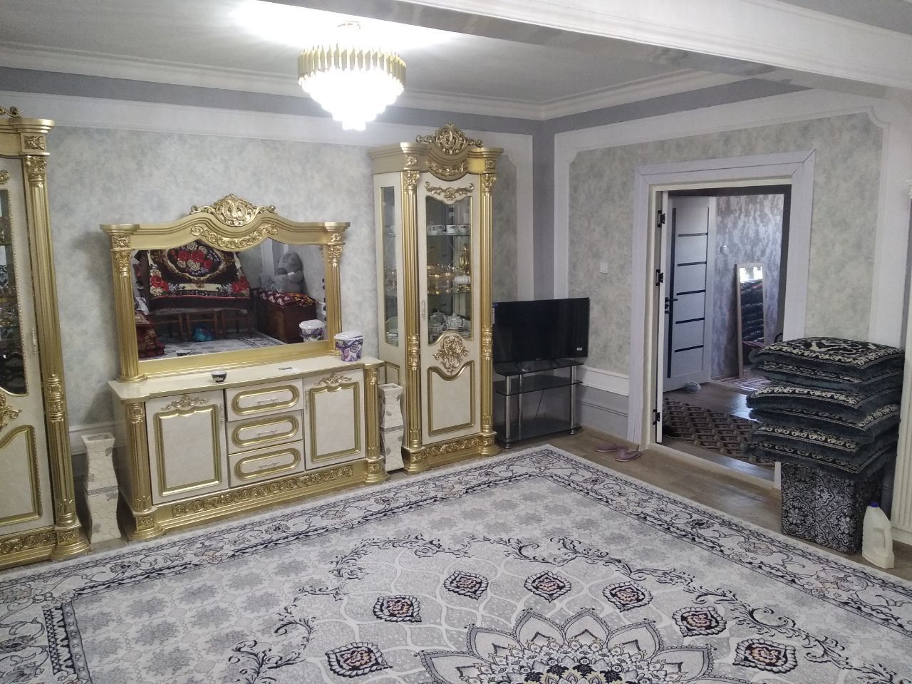 Penal komod zal uchun xolati idealniy yengii