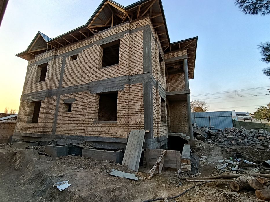 Yangi qurilgan uy sotiladi. Продается новый дом