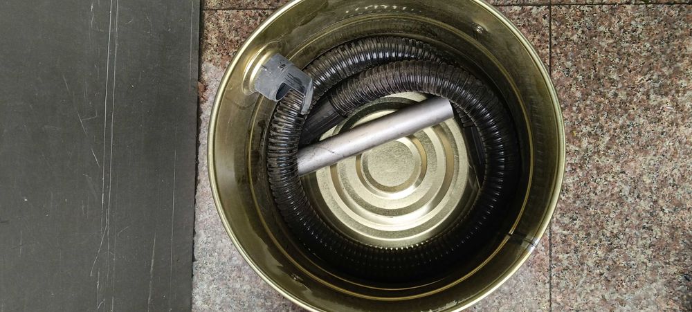 090304	Прахосмукачка за пепел 1000W 18L RD-WC02N