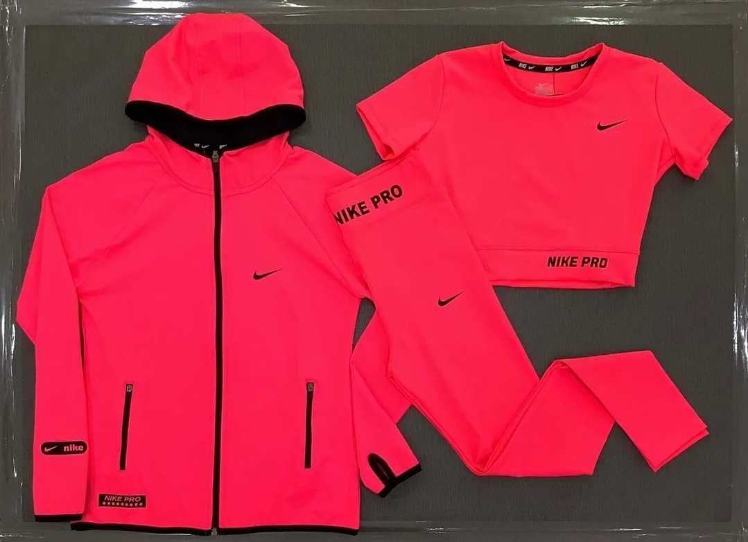 Дамски Екипи Nike