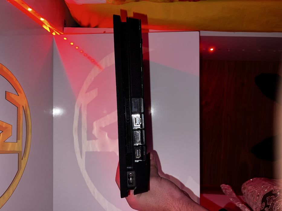 Vând ps4 slim stare buna