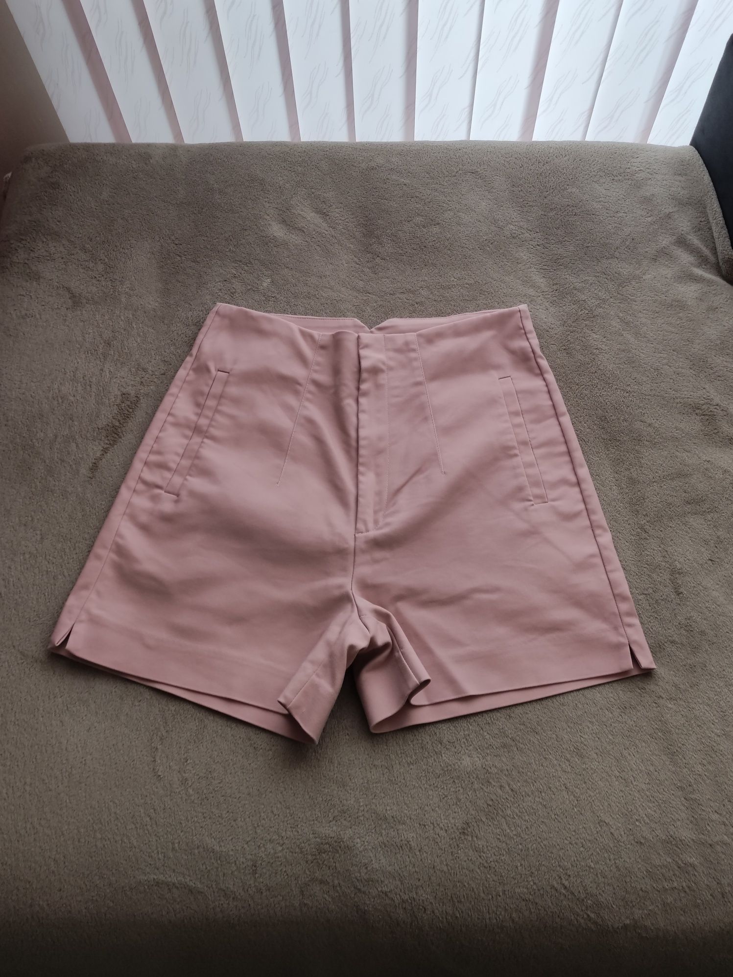 Къси панталони Stradivarius EUR 40