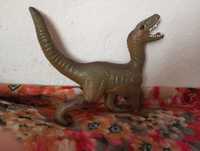 Динозавр  игрушка