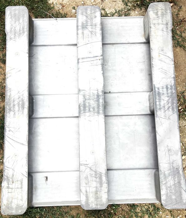 Paleti plastic / Paleti camere curate