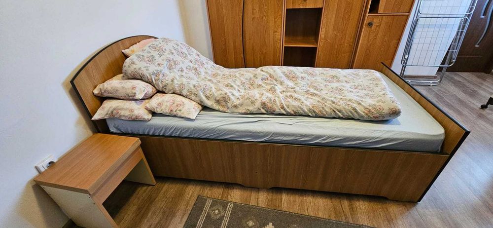 Vand mobila cu 4 corpuri + birou