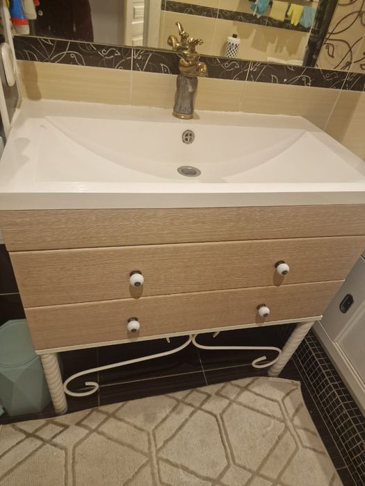 Продам акриловую раковину вместе с тумбой и подставкой под тумбу