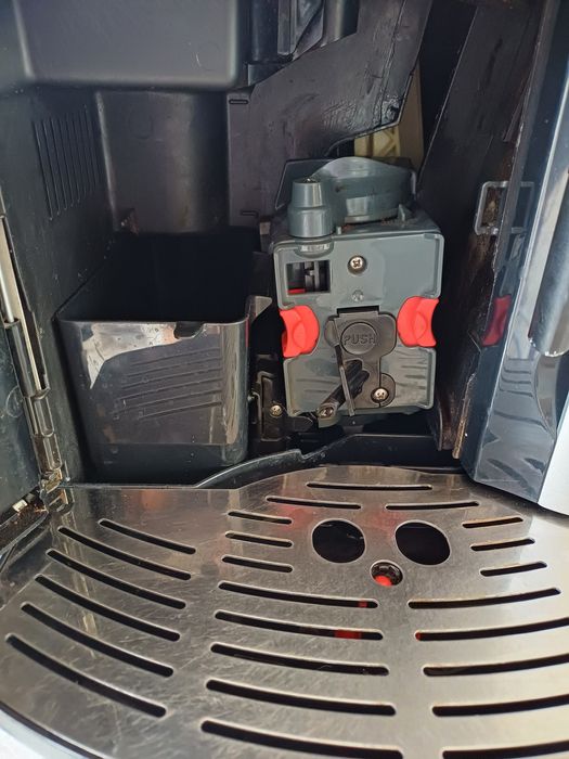 2 aparate de cafea Delonghi Magnifica Cappuccino