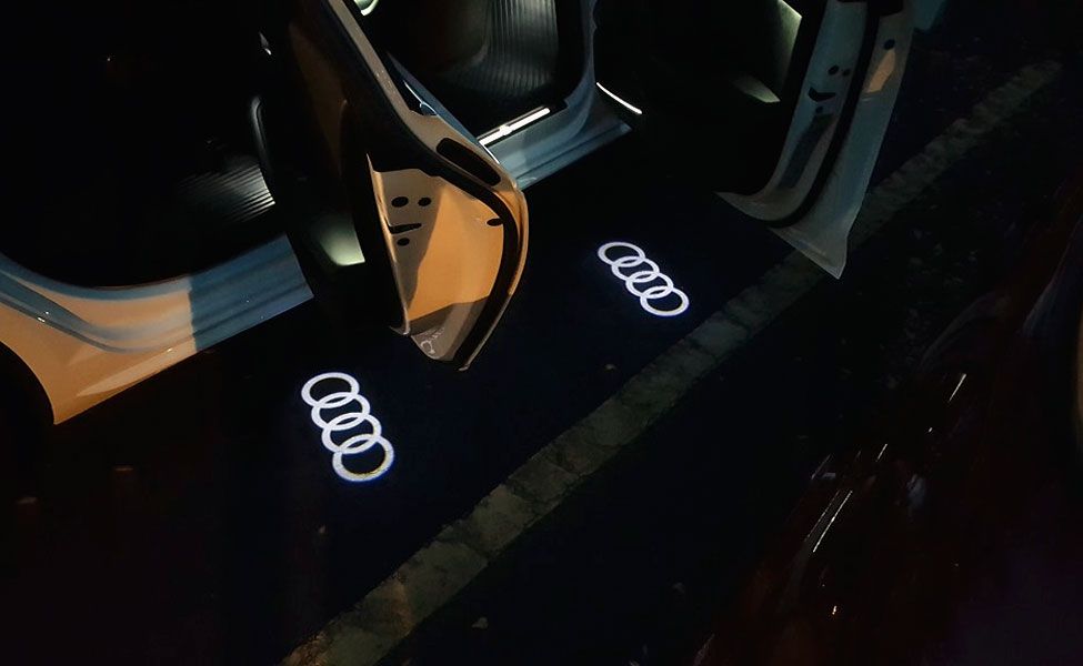 Lampi / lumini / holograma usi Audi - (logo Audi - 4 cercuri)