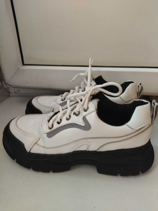 Кроссовки новые 40