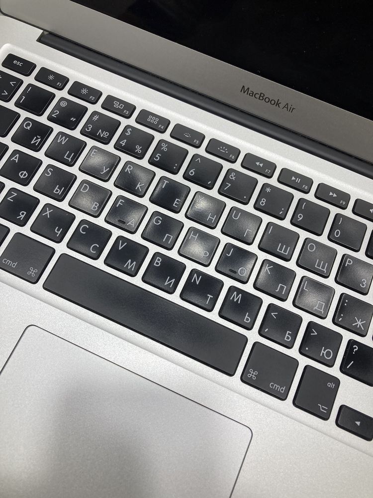 Macboob Air 2015 8/128GB Yangidek Rus keybord